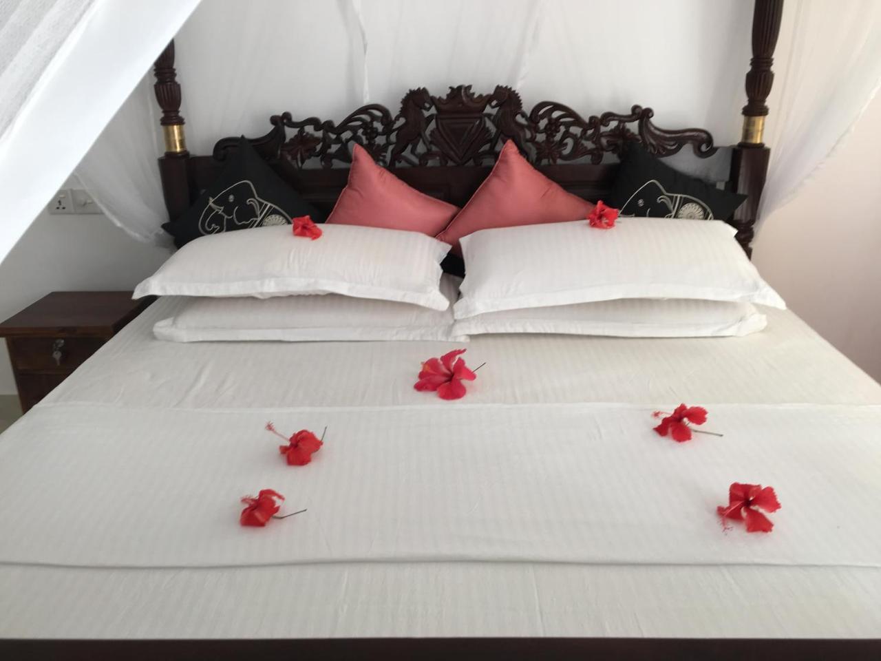 Sea Breeze Hotel Bentota Kültér fotó