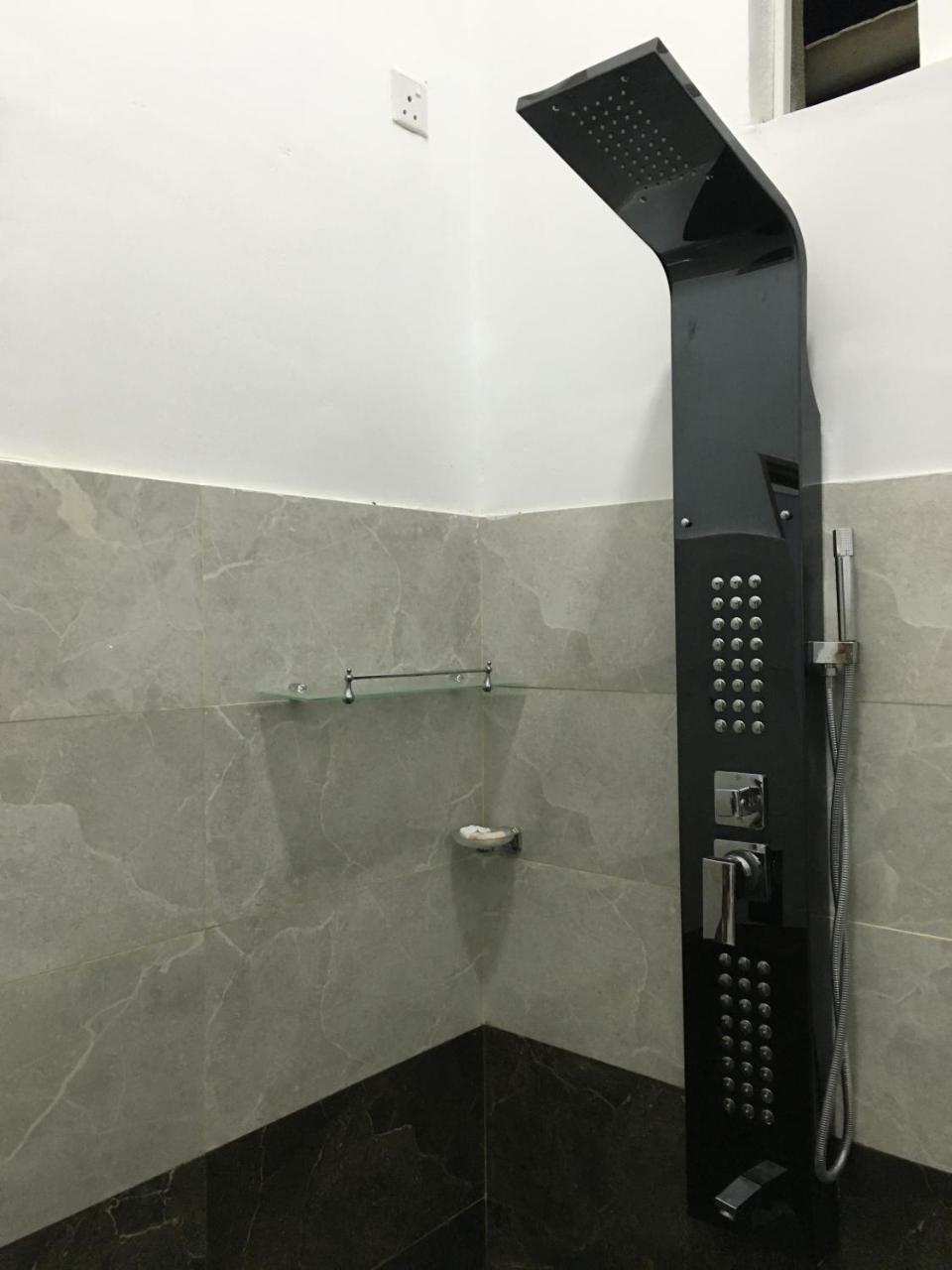 Sea Breeze Hotel Bentota Kültér fotó