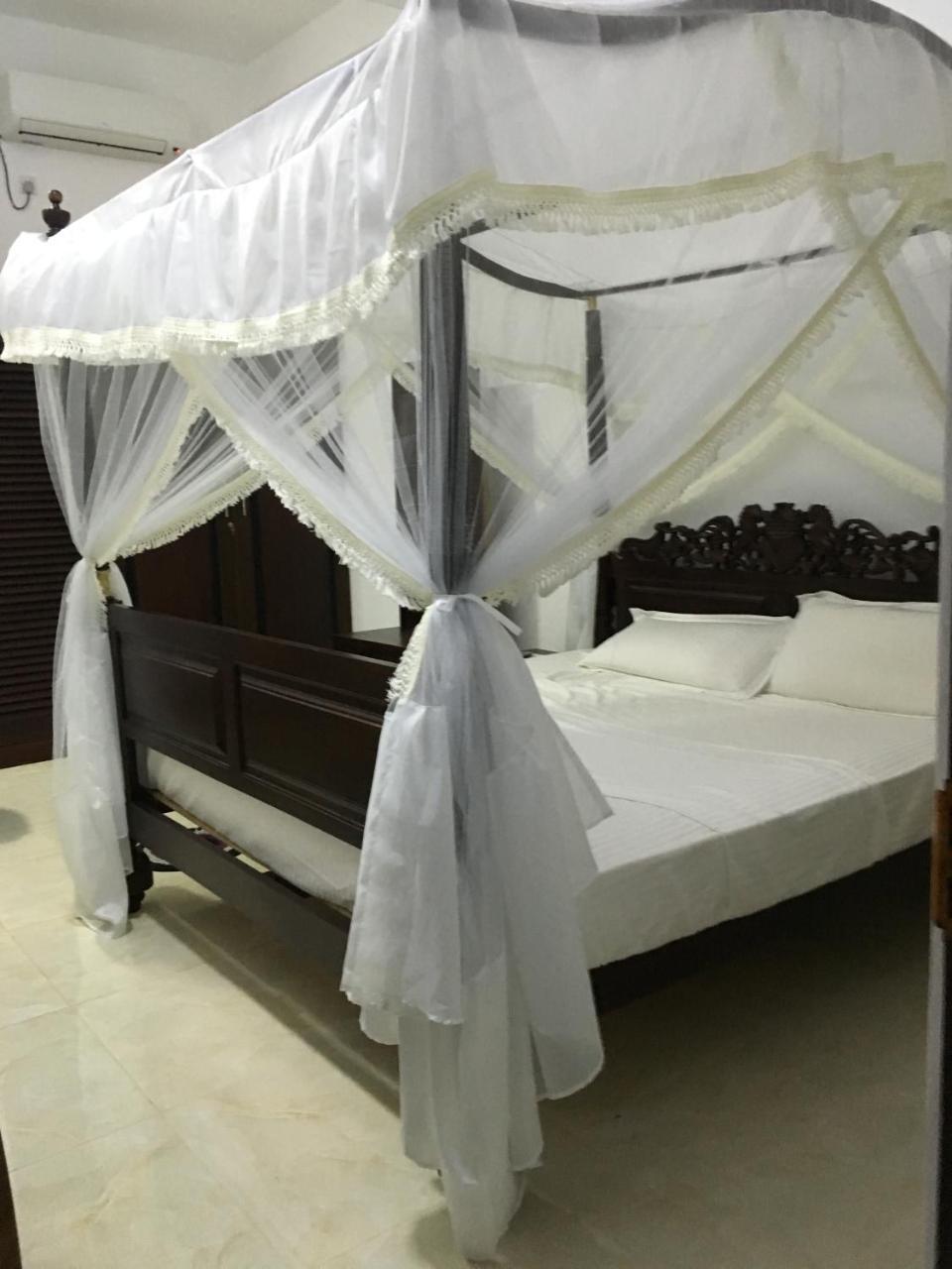 Sea Breeze Hotel Bentota Kültér fotó