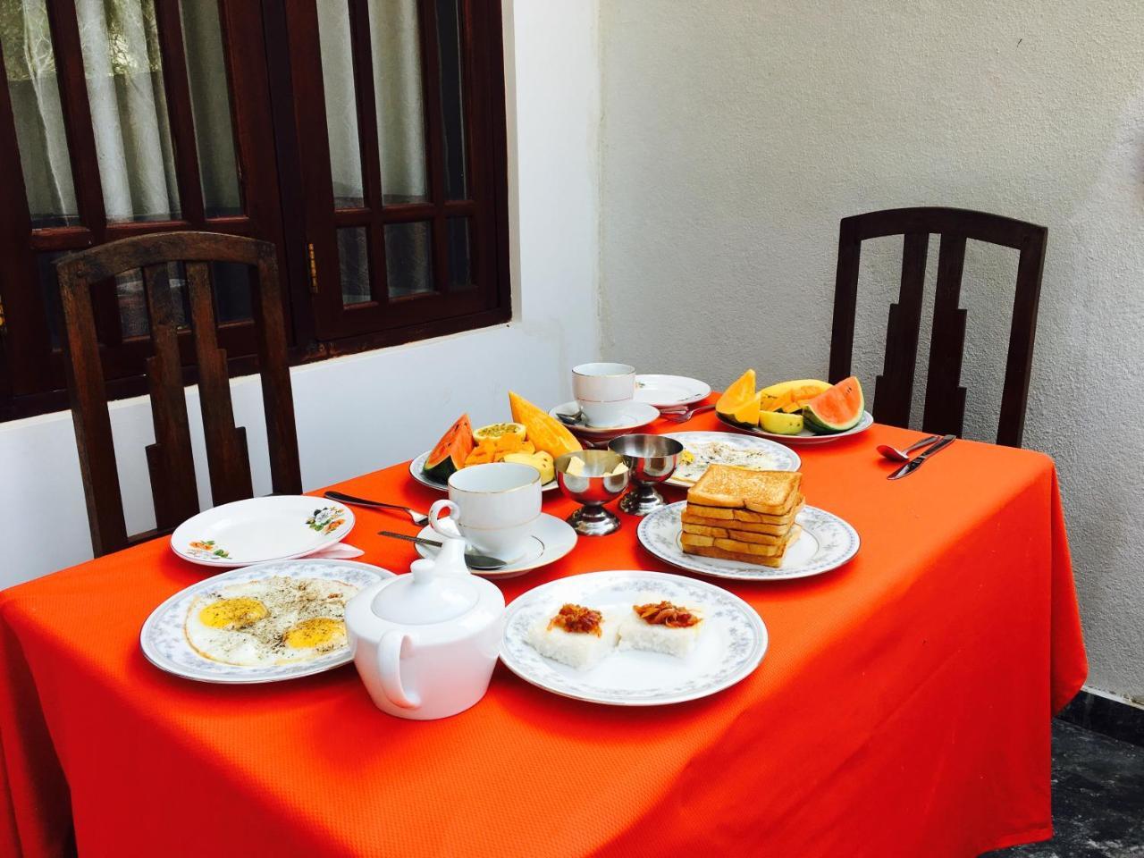 Sea Breeze Hotel Bentota Kültér fotó